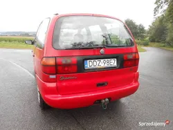 Czerwony Używany 1996 VW Sharan R Minivan | 5500 zł