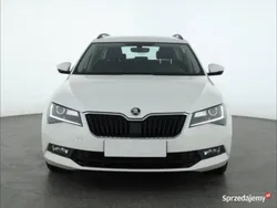 Biały Używany 2016 Skoda Superb Kombi | 49 999 zł (Super Cena)