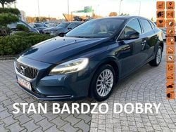 Szary Używany 2017 Volvo V40 Inscription Hatchback | 48 900 zł (Uczciwa cena)