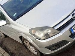 Srebrny Używany 2005 Opel Astra GTC Hatchback | 3400 zł