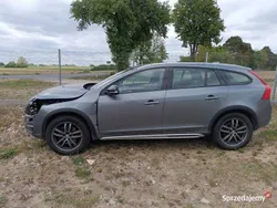 Szary Używany 2018 Volvo V60 CC Kombi | 35 900 zł