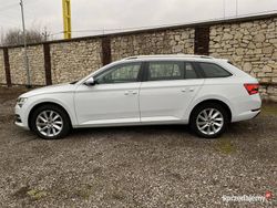 Biały Używany 2020 Skoda Superb Ambition Kombi | 89 900 zł (Dość drogi)