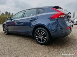 Szary Używany 2016 Volvo V40 Momentum Kombi | 43 900 zł (Uczciwa cena)