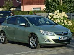 Zielony Używany 2011 Opel Astra Hatchback | 22 900 zł (Uczciwa cena)