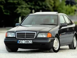Czarny Używany 1993 Mercedes C220 Sedan/Limuzyna | 39 900 zł