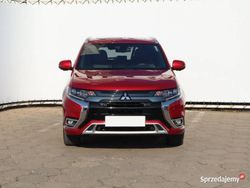 Czerwony Używany 2020 Mitsubishi Outlander P-HEV SUV | 102 999 zł (Uczciwa cena)