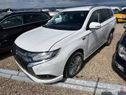 Biały Używany 2020 Mitsubishi Outlander P-HEV Intense SUV | 43 700 zł