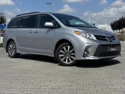 Srebrny Używany 2018 Toyota Sienna XLE Minivan | 126 700 zł