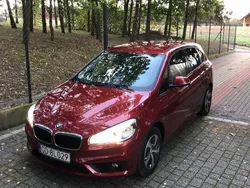 Bordowy Używany 2015 BMW 218 Hatchback | 59 900 zł (Uczciwa cena)