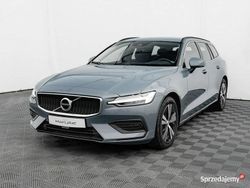 Niebieski Używany 2022 Volvo V60 Momentum Kombi | 112 800 zł