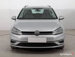 Srebrny Używany 2018 VW Golf VII Kombi | 46 999 zł (Uczciwa cena)