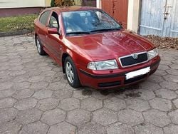 Pomarańczowy Używany 2001 Skoda Octavia Hatchback | 5000 zł (Uczciwa cena)