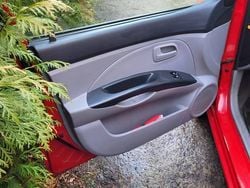 Czerwony Używany 2004 Kia Picanto Hatchback | 5850 zł (Uczciwa cena)