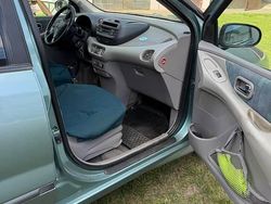 Używany 2002 Nissan Almera Tino Minivan | 2200 zł