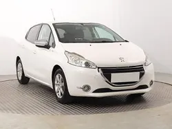 Biały Używany 2014 Peugeot 208 Hatchback | 22 999 zł (Uczciwa cena)