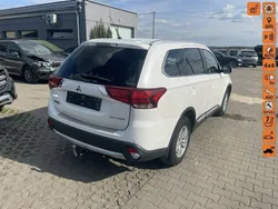 Biały (metalik) Używany 2016 Mitsubishi Outlander SUV | 32 900 zł