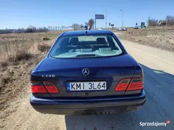 Granatowy Używany 1998 Mercedes E240 Sedan/Limuzyna | 7100 zł