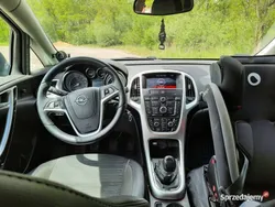 Szary Używany 2014 Opel Astra SUV | 32 900 zł (Uczciwa cena)