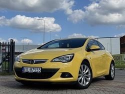 Żółty Używany 2011 Opel Astra GTC Coupe | 29 900 zł
