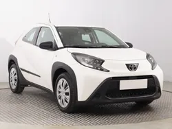 Biały Używany 2022 Toyota Aygo Hatchback | 60 999 zł (Dość drogi)