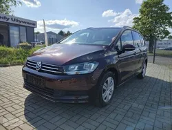 Bordowy Używany 2019 VW Touran Trendline Minivan | 69 900 zł