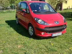 Czerwony Używany 2007 Peugeot 1007 Hatchback | 8900 zł