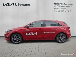 Czerwony (metalik) Używany 2025 Kia Ceed 2 Kombi | 114 900 zł (Dość drogi)