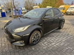 Czarny (metalik) Używany 2020 Toyota Yaris Hybrid Hatchback | 74 900 zł (Uczciwa cena)
