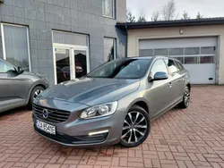 Niebieski Używany 2018 Volvo V60 Kombi | 64 900 zł (Uczciwa cena)