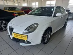 Biały Używany 2018 Alfa Romeo Giulietta Super Hatchback | 49 990 zł (Uczciwa cena)