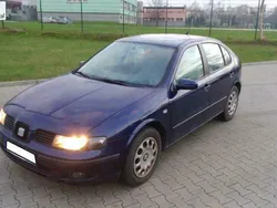 Niebieski ciemny (metalik) Używany 2000 Seat Leon Hatchback | 9900 zł