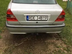 Używany 1999 Mercedes 220 | 8000 zł