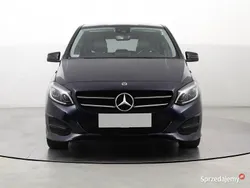 Niebieski Używany 2018 Mercedes B180 Minivan | 71 999 zł (Dobra cena)