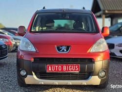 Bordowy Używany 2011 Peugeot Partner Tepee Family Minivan | 18 900 zł