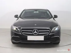 Czarny Używany 2018 Mercedes E200 Sedan/Limuzyna | 99 999 zł