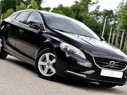 Czarny (metalik) Używany 2015 Volvo V40 Kombi | 35 900 zł (Uczciwa cena)