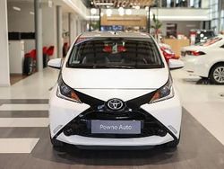 Biały Używany 2017 Toyota Aygo X-play Hatchback | 41 850 zł (Dość drogi)