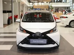 Biały Używany 2017 Toyota Aygo X-play Hatchback | 41 850 zł