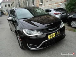 Czarny Używany 2017 Chrysler Pacifica SUV | 109 000 zł (Dość drogi)