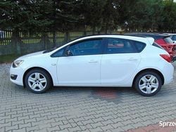 Biały Używany 2015 Opel Astra Hatchback | 32 900 zł (Uczciwa cena)