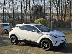 Biały Używany 2017 Toyota C-HR Comfort SUV | 65 900 zł (Uczciwa cena)