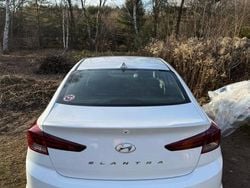 Biały Używany 2019 Hyundai Elantra Sedan/Limuzyna | 19 900 zł