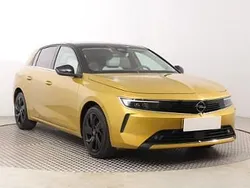 Złoty Używany 2023 Opel Astra Hatchback | 77 999 zł
