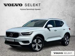 Srebrny Używany 2022 Volvo XC40 SUV | 144 900 zł (Uczciwa cena)
