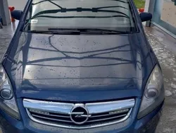 Granatowy Używany 2009 Opel Zafira Minivan | 9800 zł