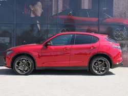 Lakier specjalny czerwony etna red Nowe 2025 Alfa Romeo Stelvio SUV | 260 900 zł