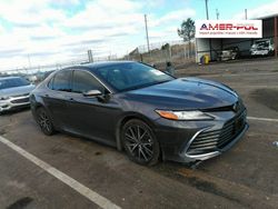 Szary Używany 2021 Toyota Camry XLE Sedan/Limuzyna | 92 000 zł