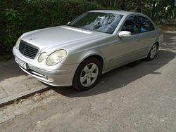 Srebrny Używany 2002 Mercedes E270 Sedan/Limuzyna | 15 200 zł