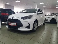 Biały Używany 2023 Toyota Yaris Hybrid Hatchback | 82 900 zł (Uczciwa cena)