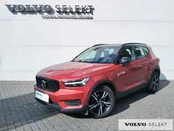 Czerwony Używany 2022 Volvo XC40 SUV | 119 900 zł (Uczciwa cena)